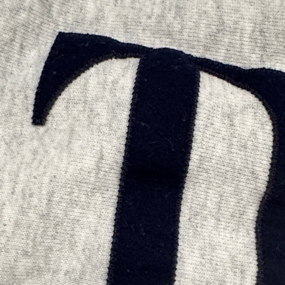 THE MET Logo Crewneck Sweatshirt - Light Gray SZ L - Picture 3 of 3